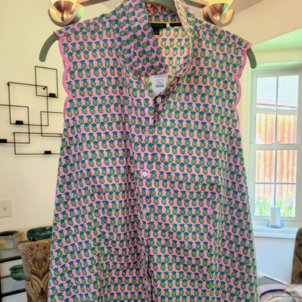Talbots sleevless shirt with pineapple pattern